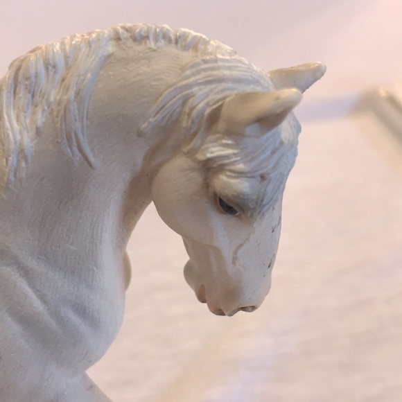 Horse 2004 Retired Schleich stallion stud gray & white resin. 5”long x 4” tall - Picture 5 of 6